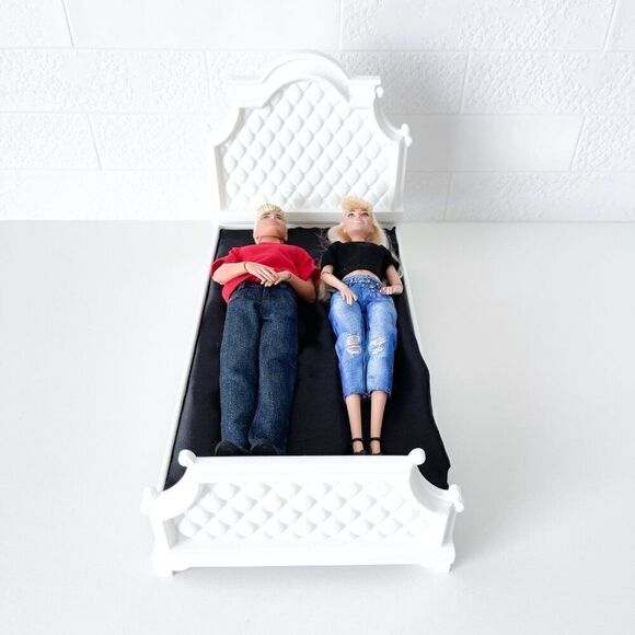 White Tufted Miniature Chesterfield Bed Queen Size 1:6 Scale Barbie Dollhouse - Picture 6 of 7